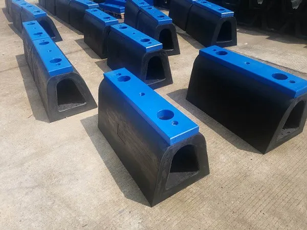 Half-round (Type D) rubber fender Half-round (Type D) rubber fender
